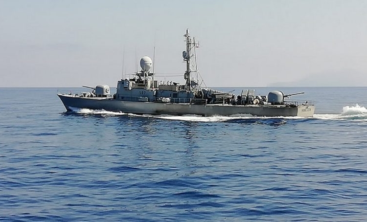 507 TNS Himilcon, Tunisian Navy Albatroz class fast attack vessel during a Passing exercise with the Standing NATO Mine Counter Measures Group 2