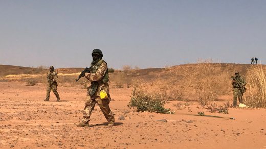 Nigerien commandos simulate a raid on a militant camp during the U.S. sponsored Flintlock exercises in Ouallam, Niger April 18, 2018. (Aaron Ross/Reuters)
