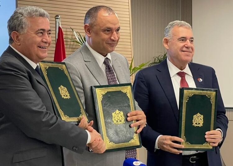Morocco’s trade minister Ryad Mezzour (centre), flanked by IAI chair Amir Peretz (left) and chief executive Boaz Levy (right)