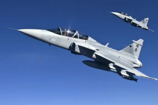 For year’s, the SANDF has been grappling with severe budget cuts which have been negatively impacting it’s operational efficiency. The air force has been unable to keep entire Hawk and Gripen fleets flying, and opted to place half of the Gripen fleet in ‘rotational storage’ in WaterKloof Air Force base.