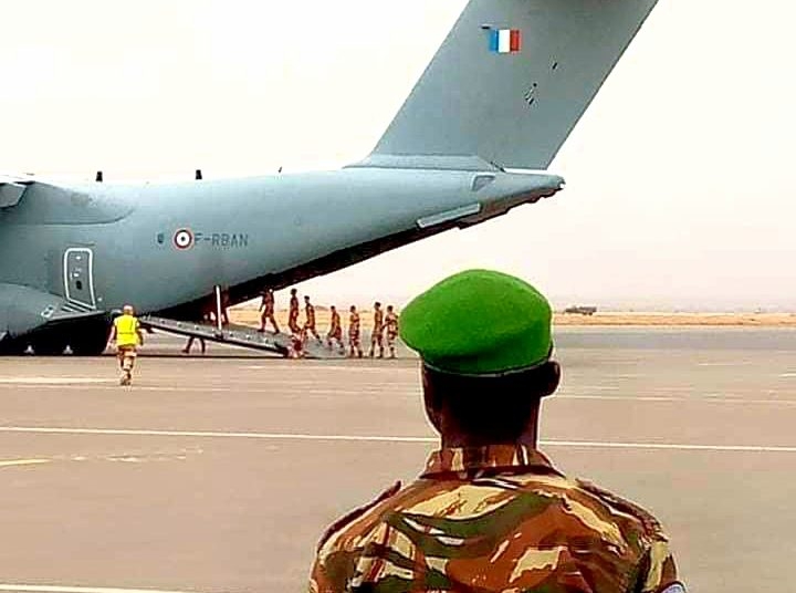 French soldiers left their bases in Niger on Tuesday in a ground convoy under local escort, heading for Chad