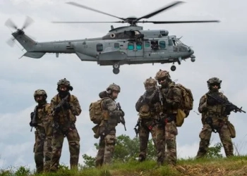 French and Chadian troops rescues Polish doctor woman