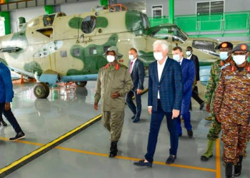 Ugandan President Yoweri Museveni (centre) with Valerii Copeichin during a visit to the latter's company, Pro Heli International Services, April 2023.
