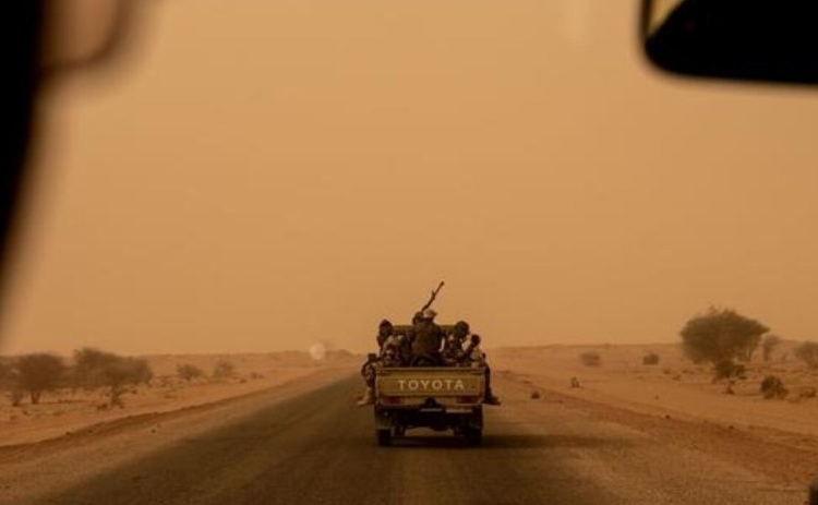 © UNICEF/Ashley Gilbertson A Nigerien military convoy on a counter-terrorism patrol in the Sahara Desert.
