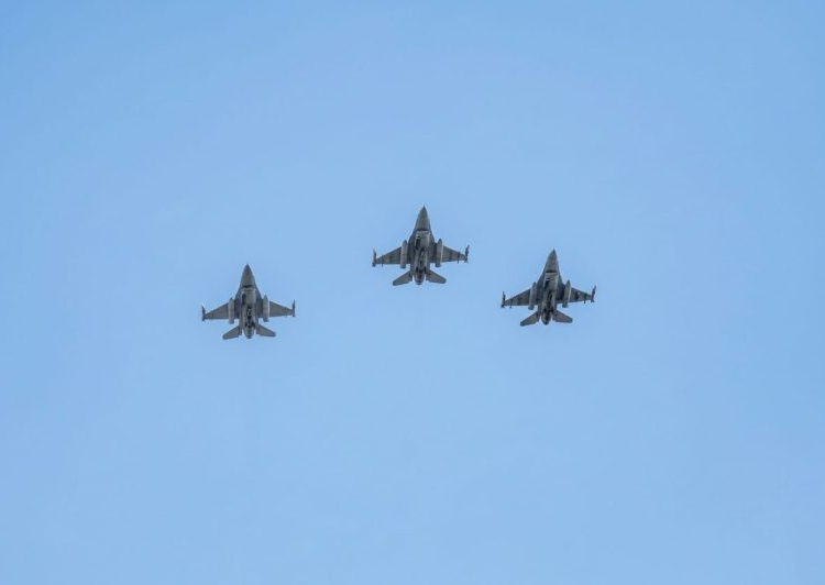 Flyover of Turkish F-16s during Somali anniversary