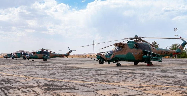 The Algerian Air Force has handed over 2 Mi-24 Super Hind attack helicopters and 2 Mi-171 helicopters to the Niger Air Force.