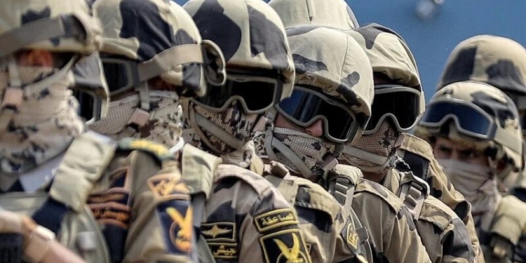 Egyptian special forces soldiers deploy near the border with the Gaza Strip on 20 October 2023 (AFP)